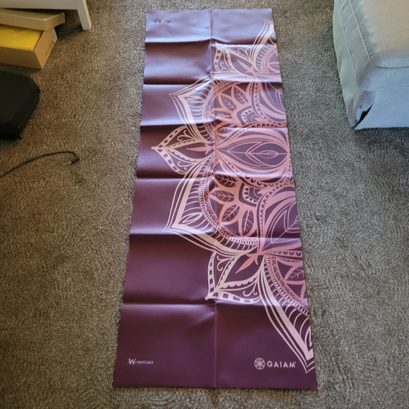 GAIAM Plum Yoga Mat with Artistic Pattern - Picture 2 of 5
